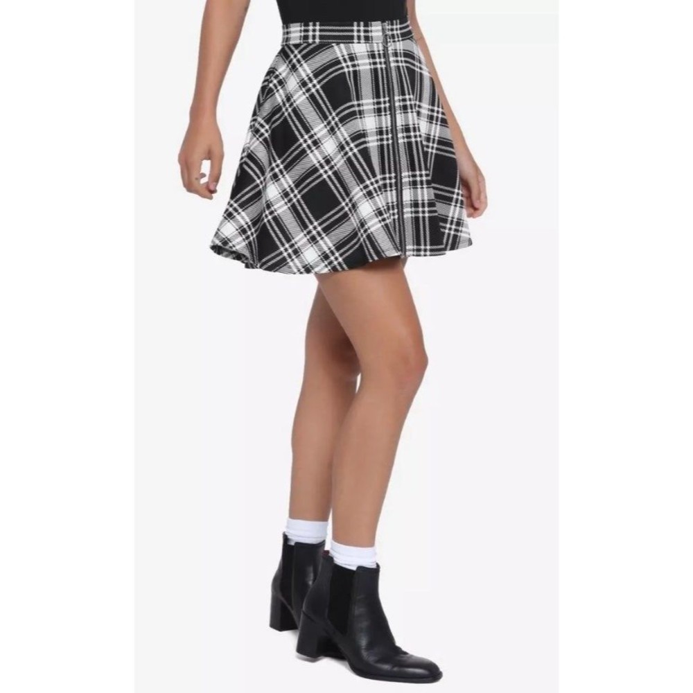 Hot Topic | NWT Black & White Plaid O-Ring Skater Skirt Pockets, Junior’s Medium - Picture 9 of 12